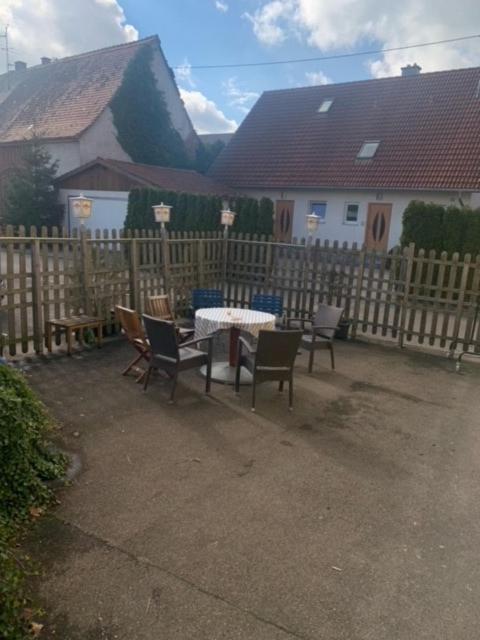 Bed and Breakfast Kreuz! Einfach. Guenstig. Schlafen. Ульм Экстерьер фото
